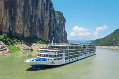 Century's Yangtze Odyssey: 5-Day Upstream Legend
